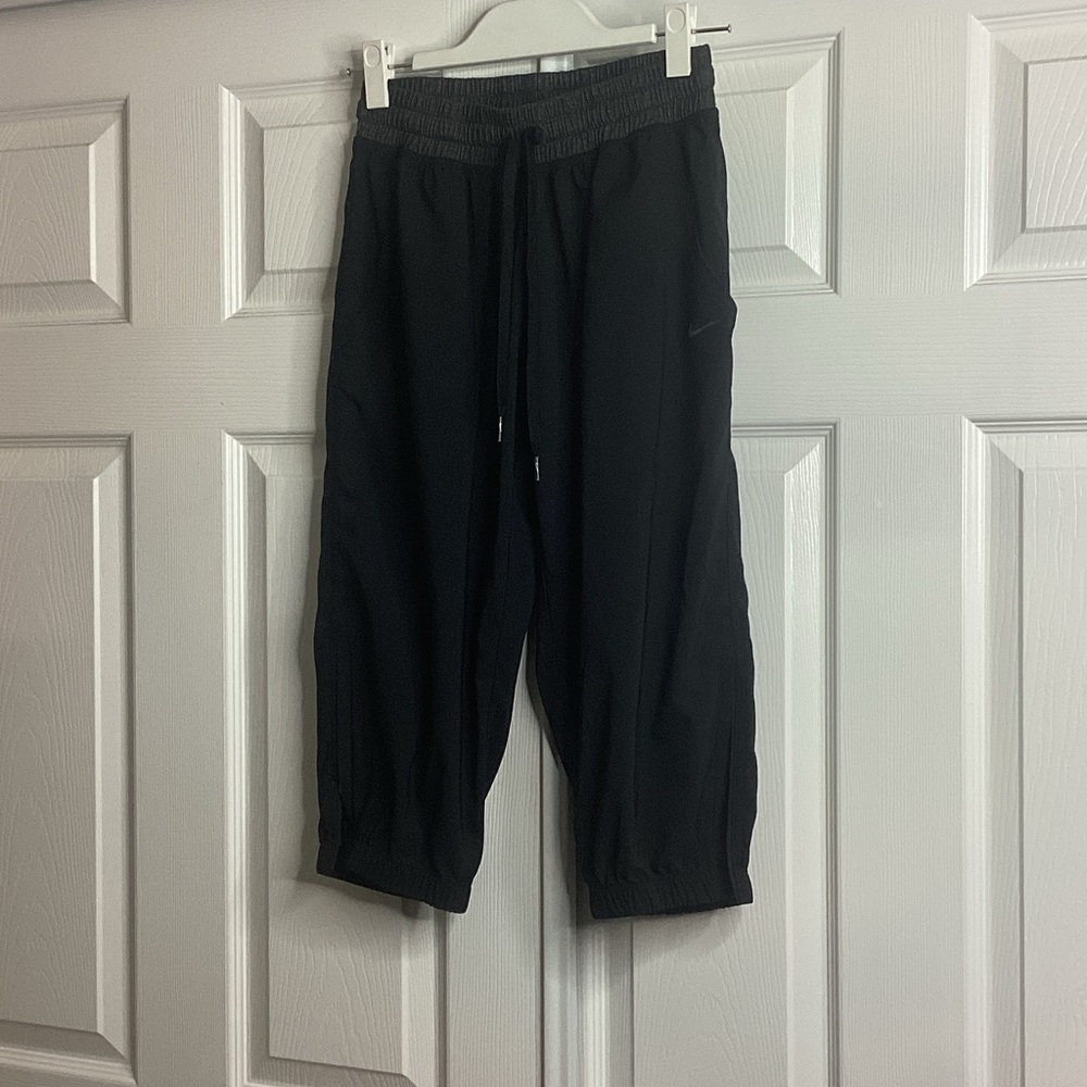 Nike Black Gray Pull‎ On Capris Drawstring M